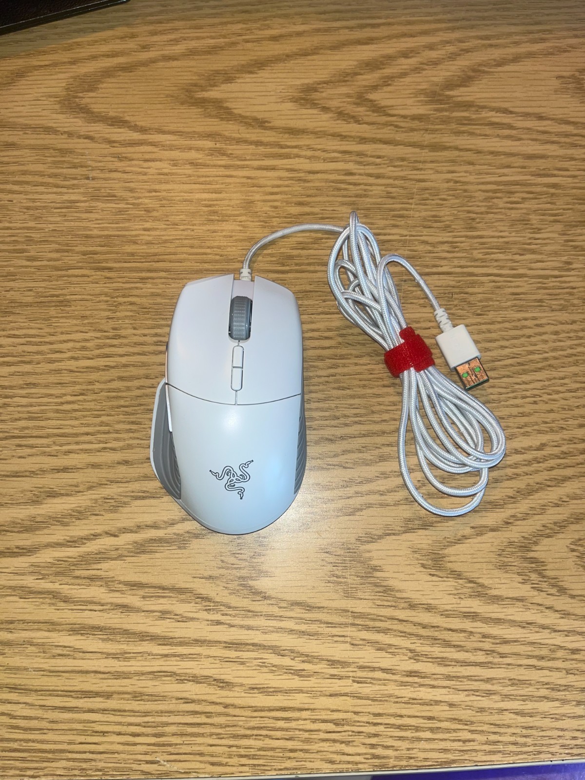 Mercury White Razer Basilisk (Wired) (USED)