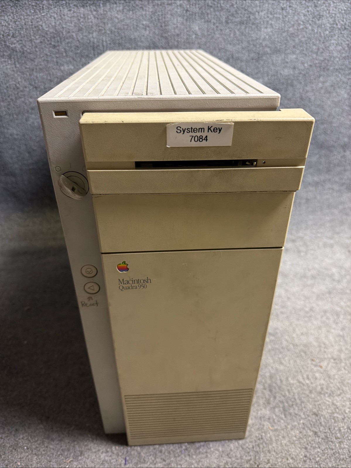 Vintage Apple Macintosh Quadra 950 w/ Key - (FOR PARTS)