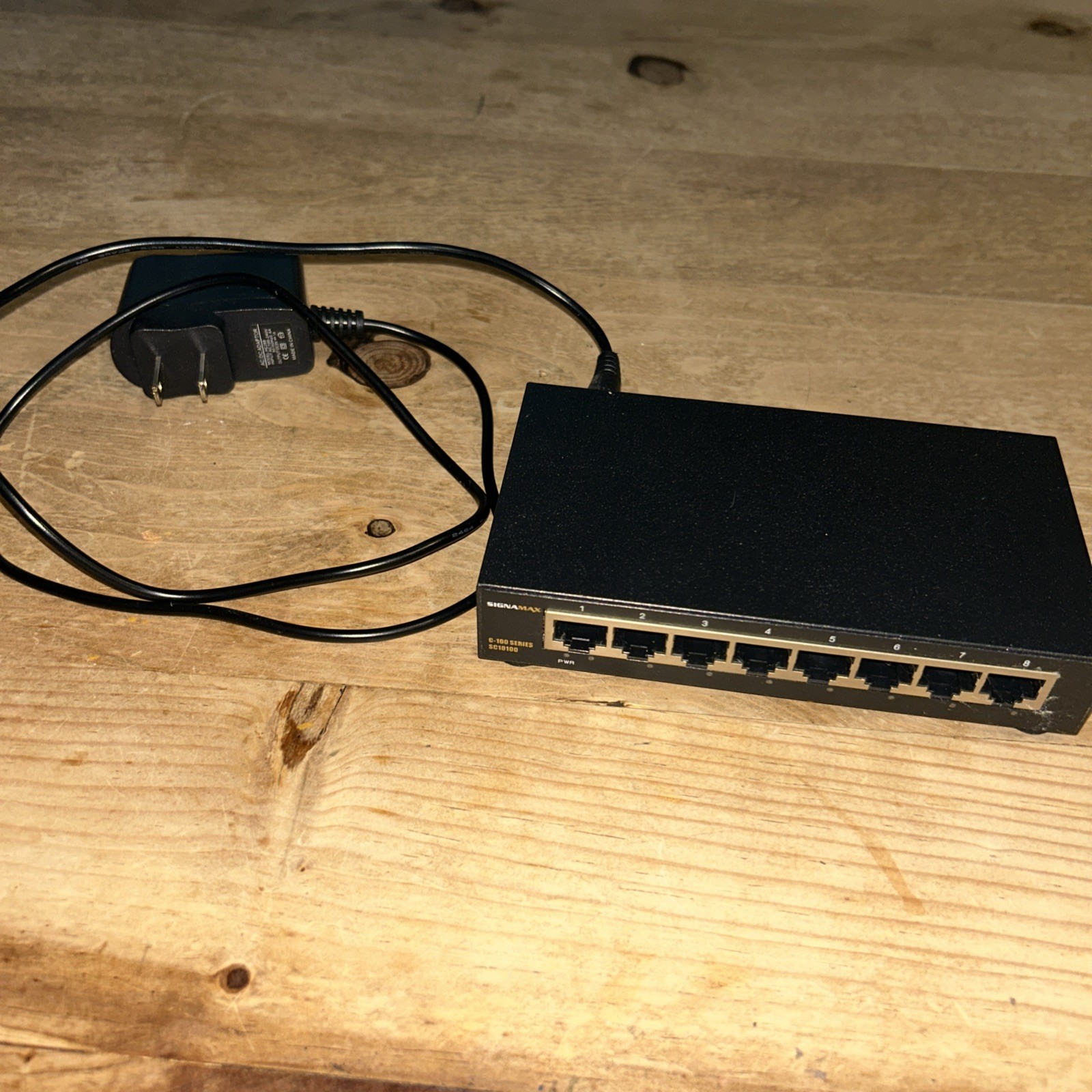 Signamax Connectivty C-100 Series 8 Port Gigabit Model SC10100