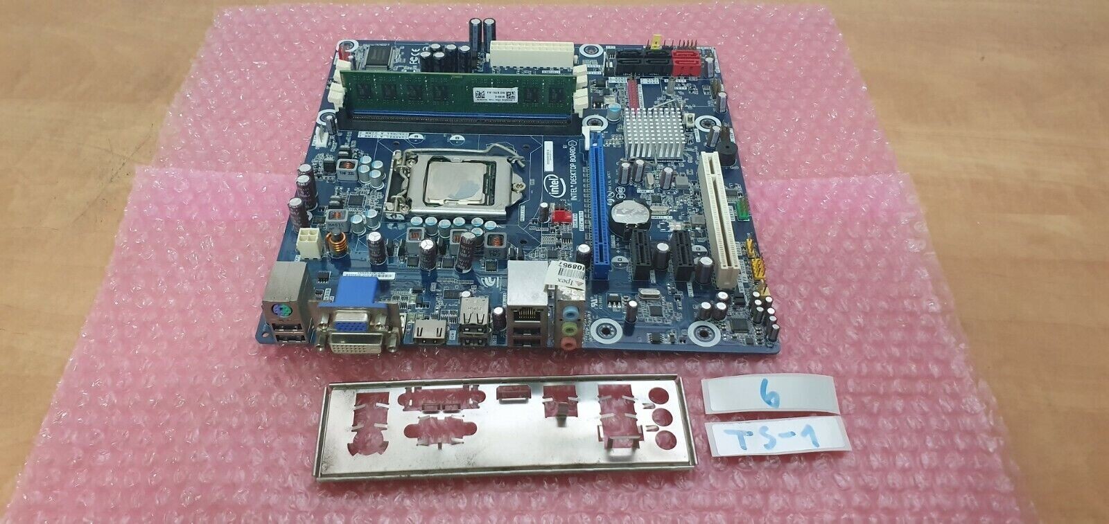 Intel Motherboard DH55TC E70932-302 W/ CPU: SLBTD Memory : 2GB