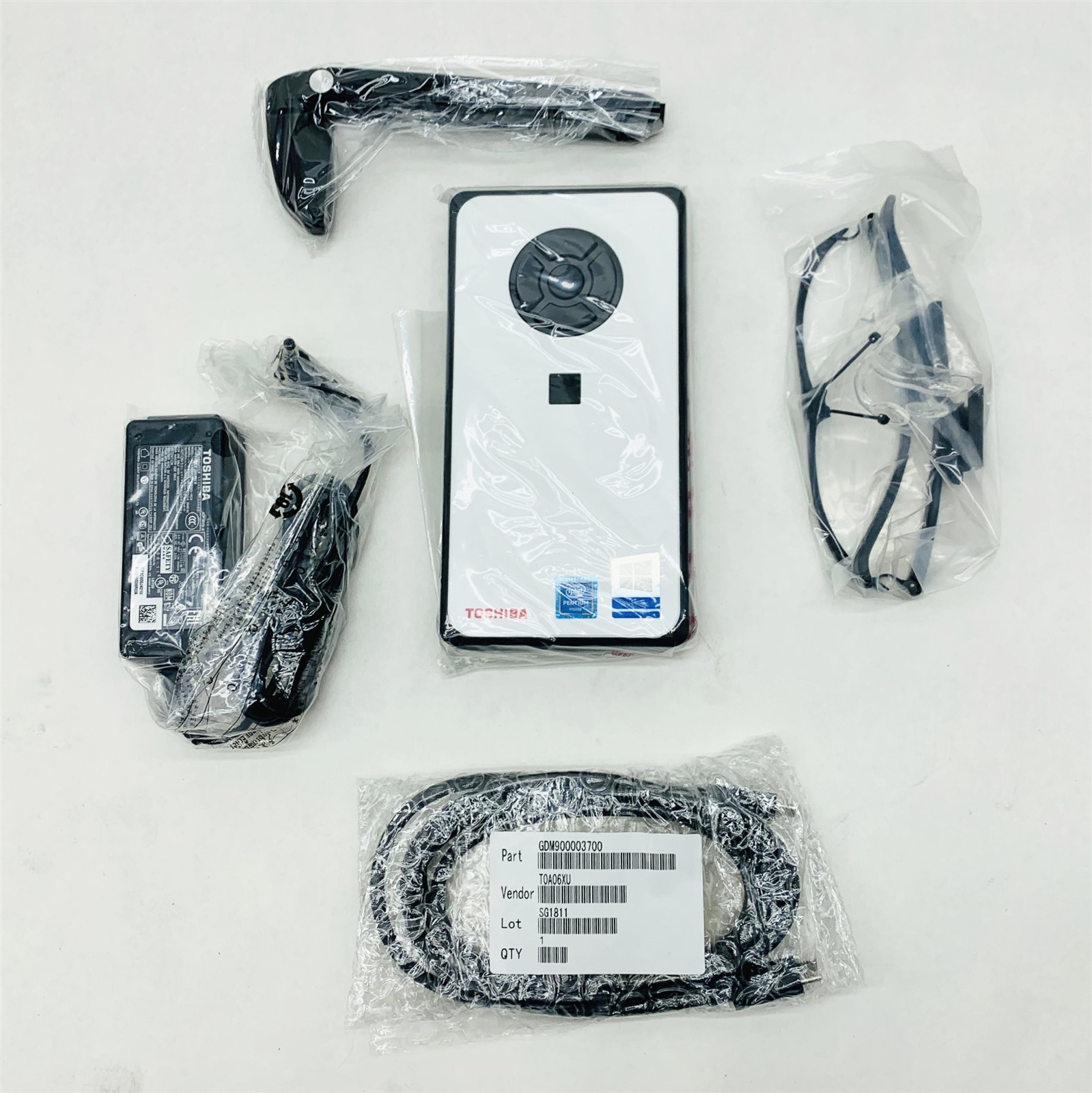 Toshiba dynaEdge DG-100 AR Smart Glasses Developer Kit POC22U-001002