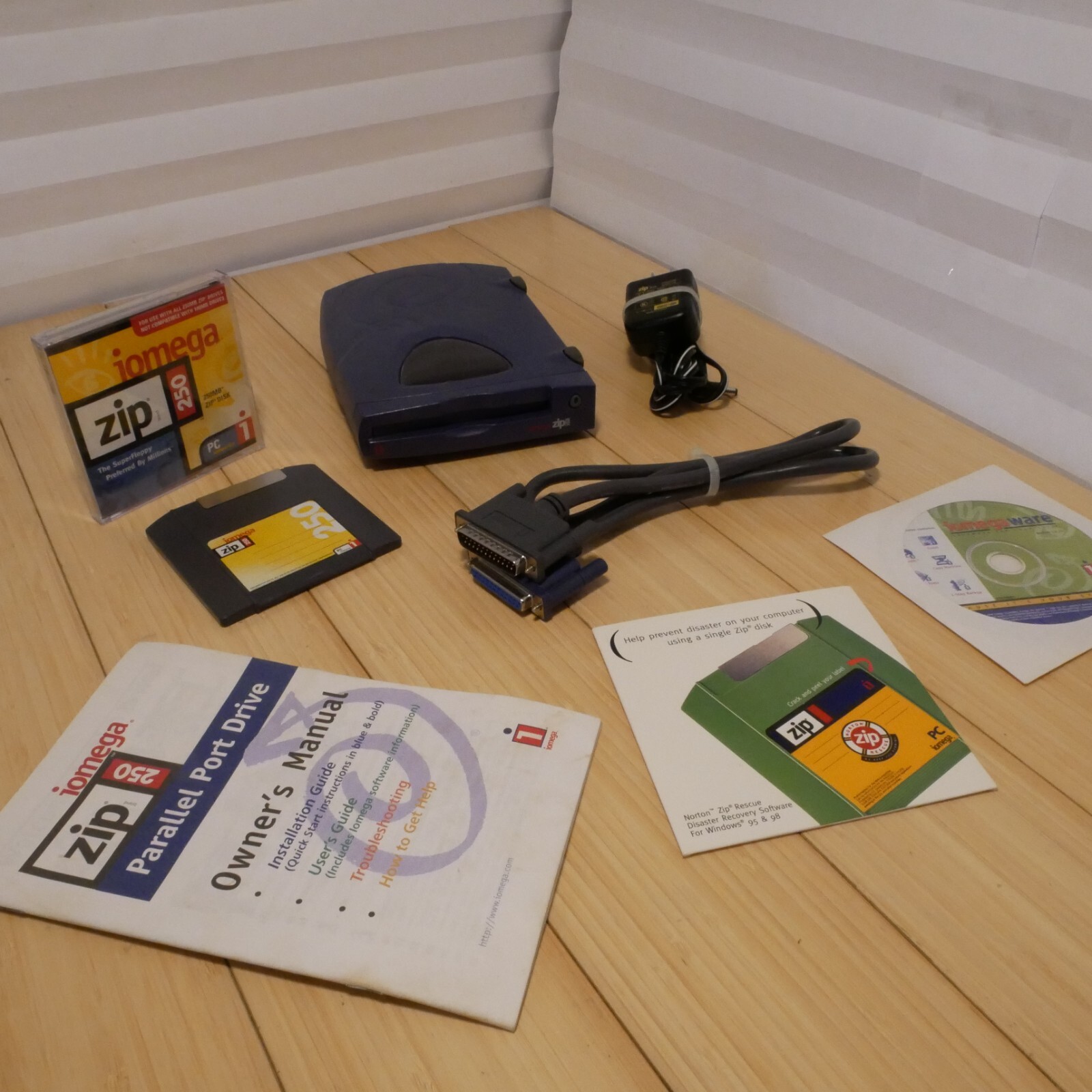Iomega 250MB Parallel Port External Zip Drive, Power Supply, Cable, CD & 1 Disk