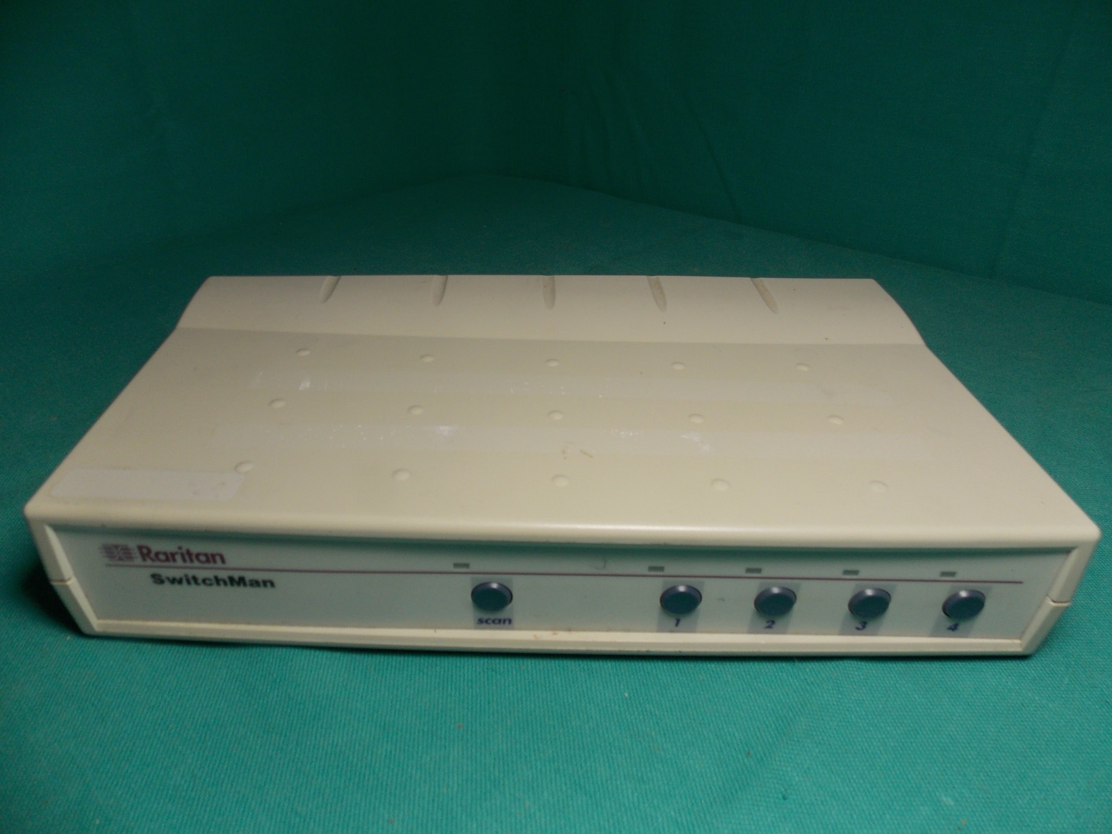 Raritan SW4 SwitchMan 4 Port KVM Switch (LAM-4001)