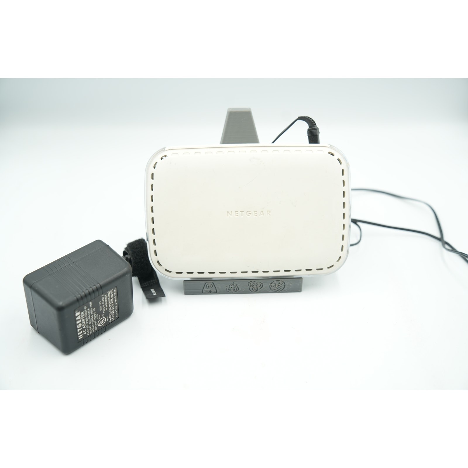 NETGEAR FS605 v3 5-Port 10/100 Switch with Power Supply – White