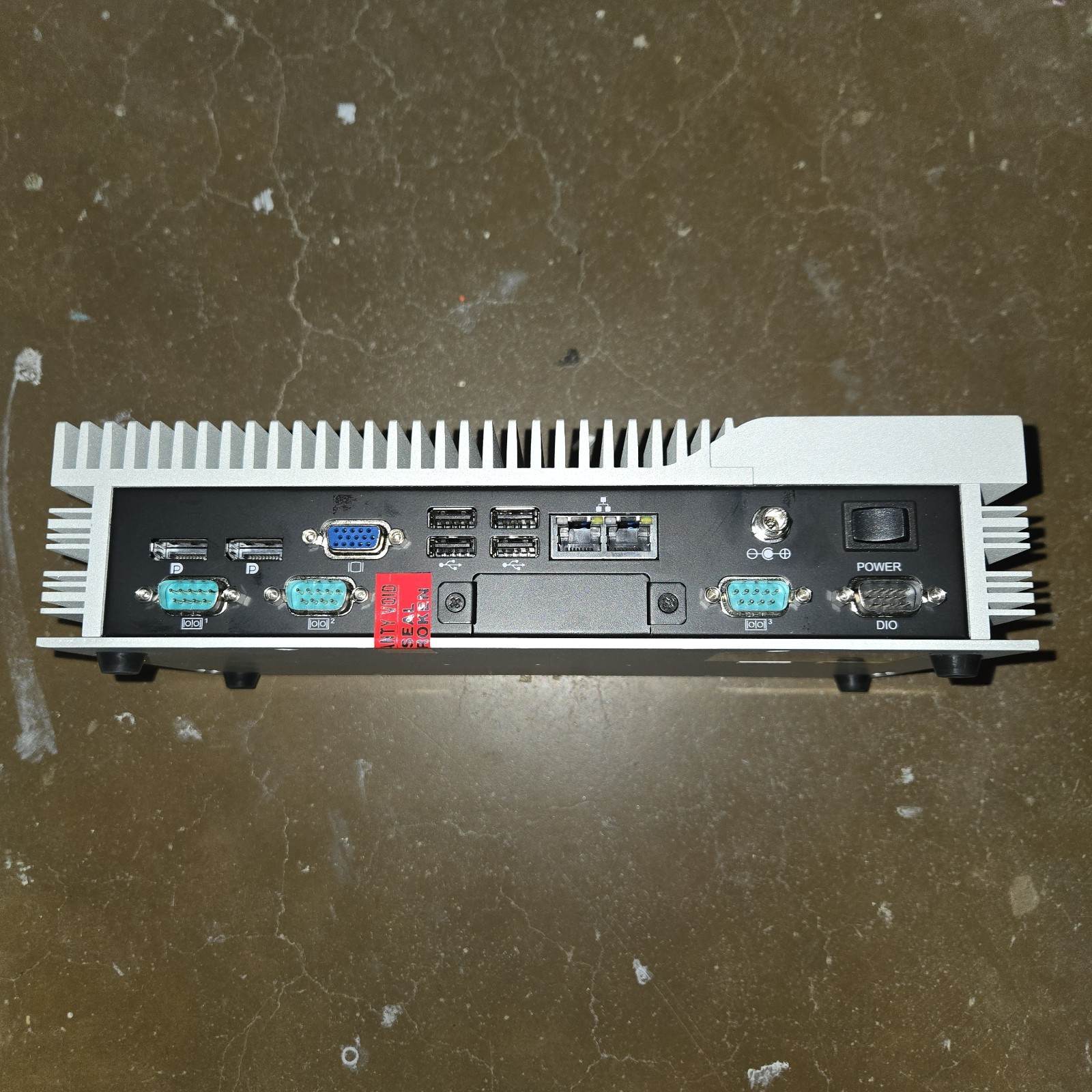 Axiomtek eBOX685-190-FL-16SN Fanless Industrial Mini PC Silver I/O Ports