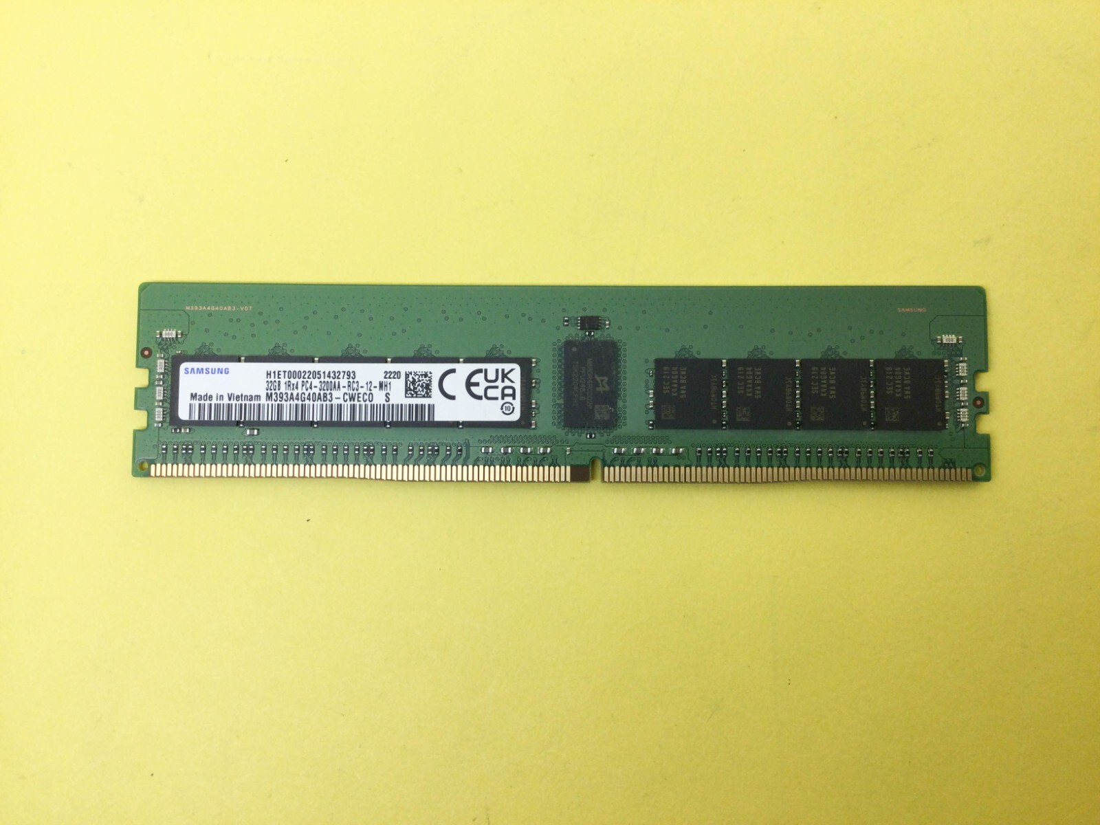 SAMSUNG 32GB (1X32GB) 1RX4 PC4-3200AA SERVER MEMORY M393A4G40AB3-CWE