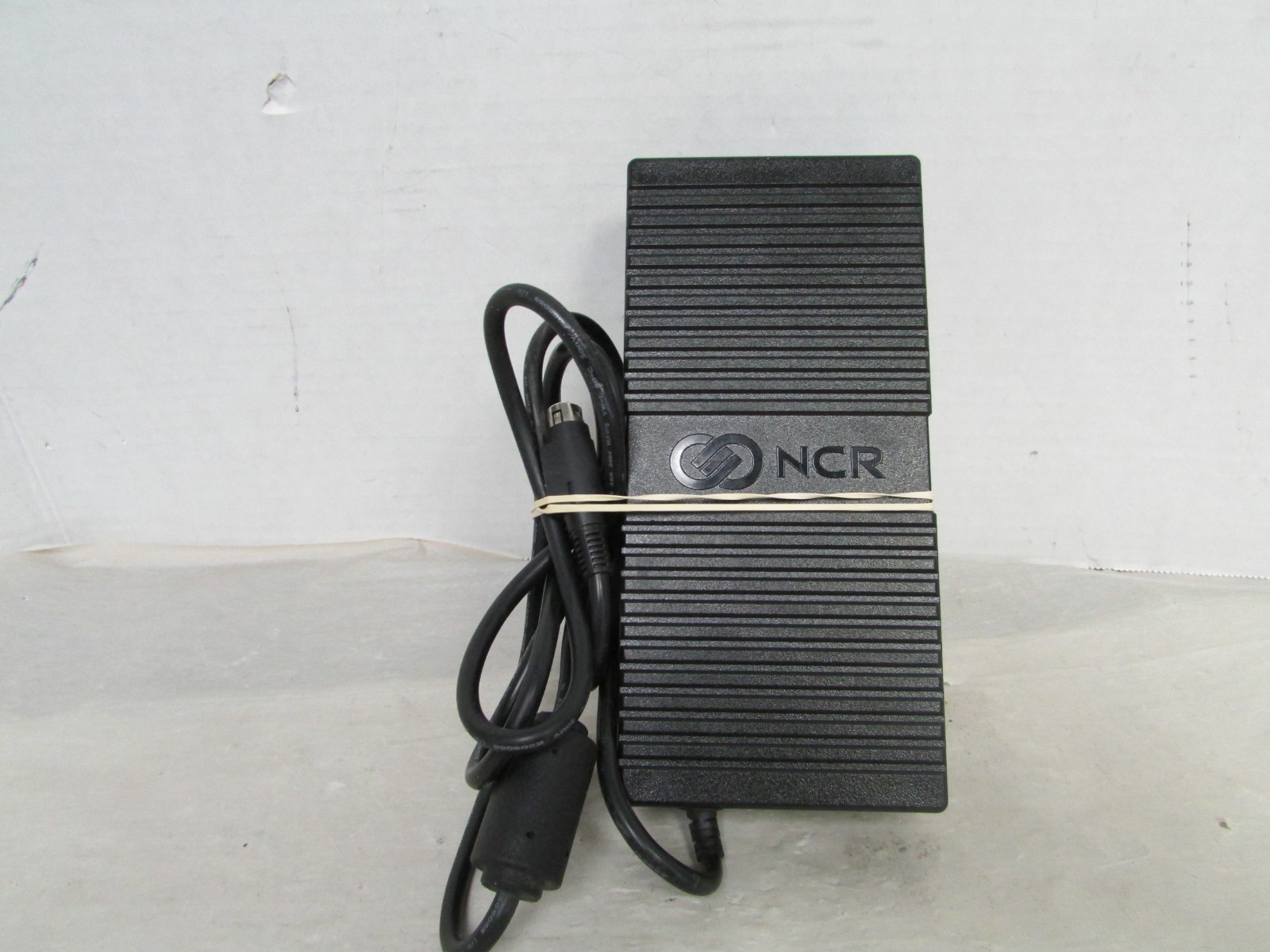 NCR DELTA ELECTRONICS TADP-150AB A 4-PIN AC 497-0508598 24V - 6.25A