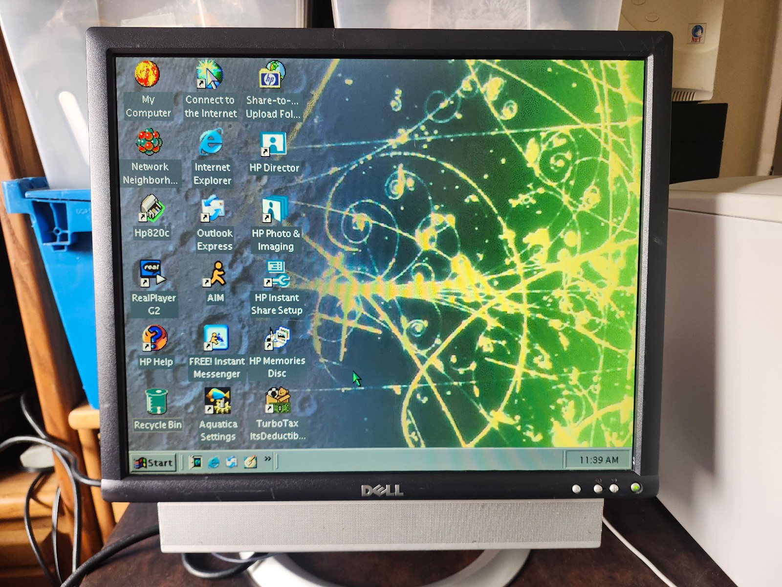 Dell 1905FP 19" LCD Monitor W/ Dell Soundbar