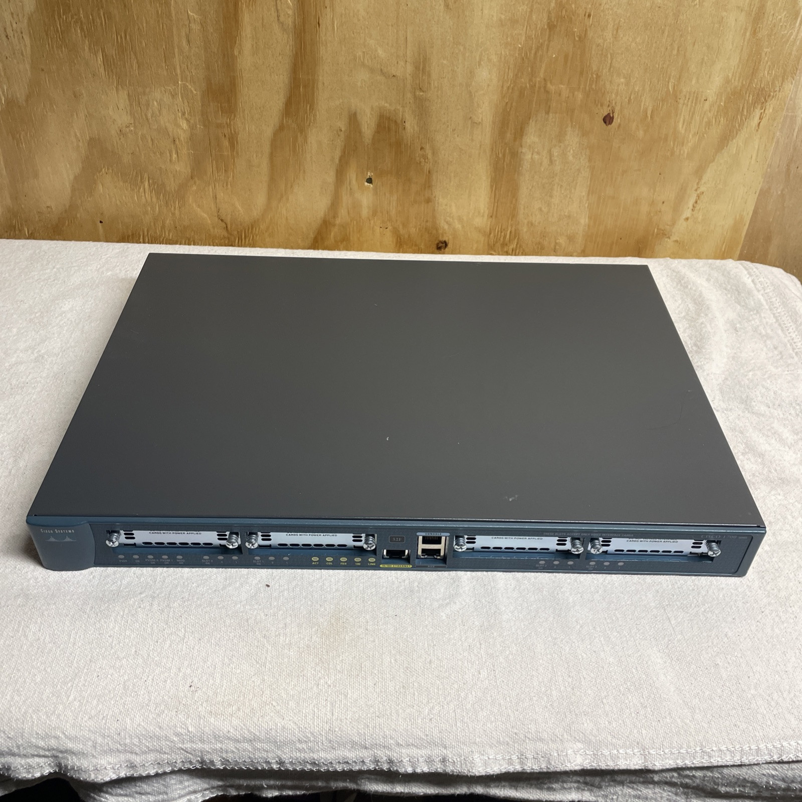 Cisco System 1700 Series Model 1760 Router Fast Ethernet 10/100