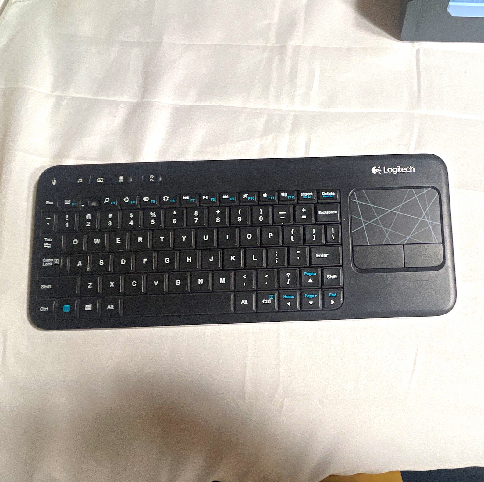 Logitech K400r Wireless Compact Keyboard Built-In Touchpad Black English QWERTY