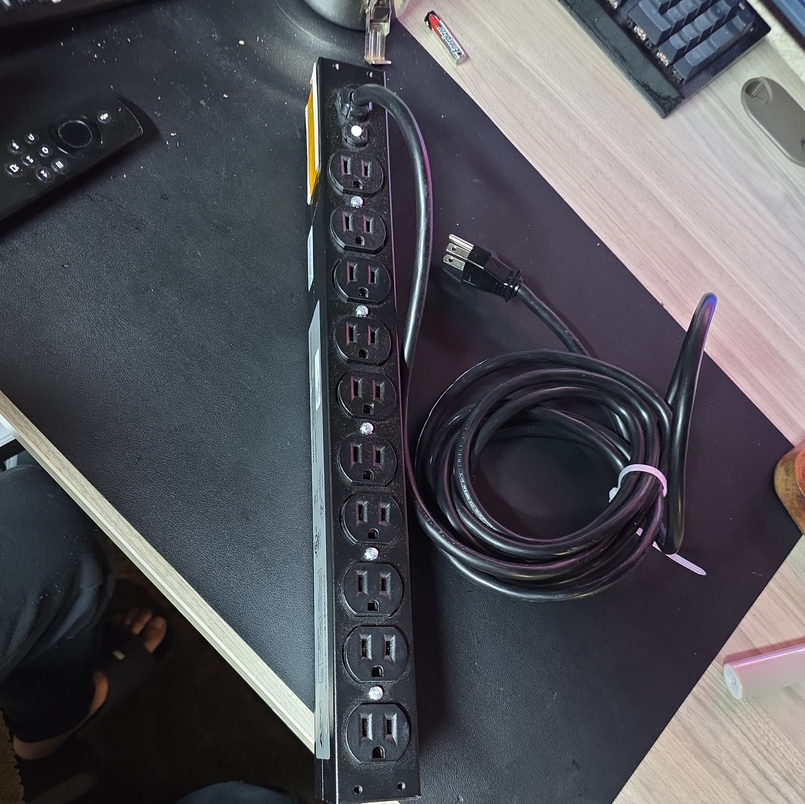 American Power Conversion APC AP9562 Basic Rack 1.8kVA PDU