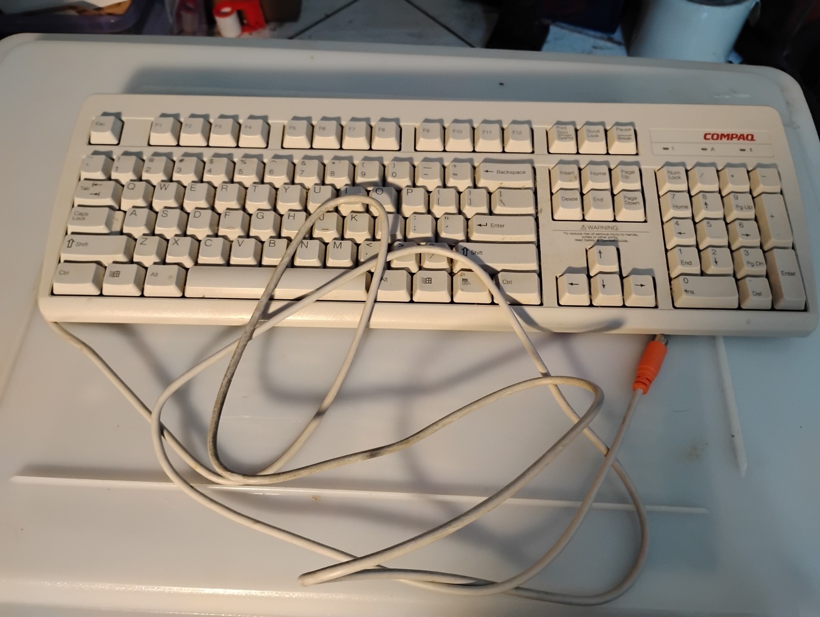 VINTAGE COMPAQ RT235BTW PS/2 WINDOWS KEYBOARD COMPAQ # 123141-001-A PRE-OWNED