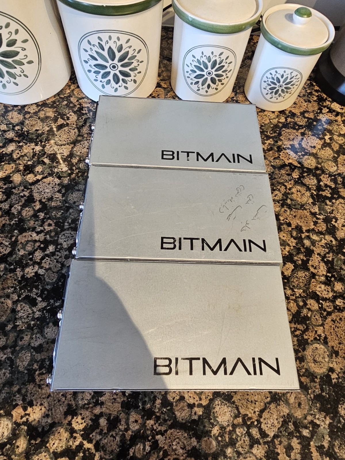 Bitmain Antminer APW3++ 1600W 12V Power Supply 110/220 APW3 PSU (Take All)