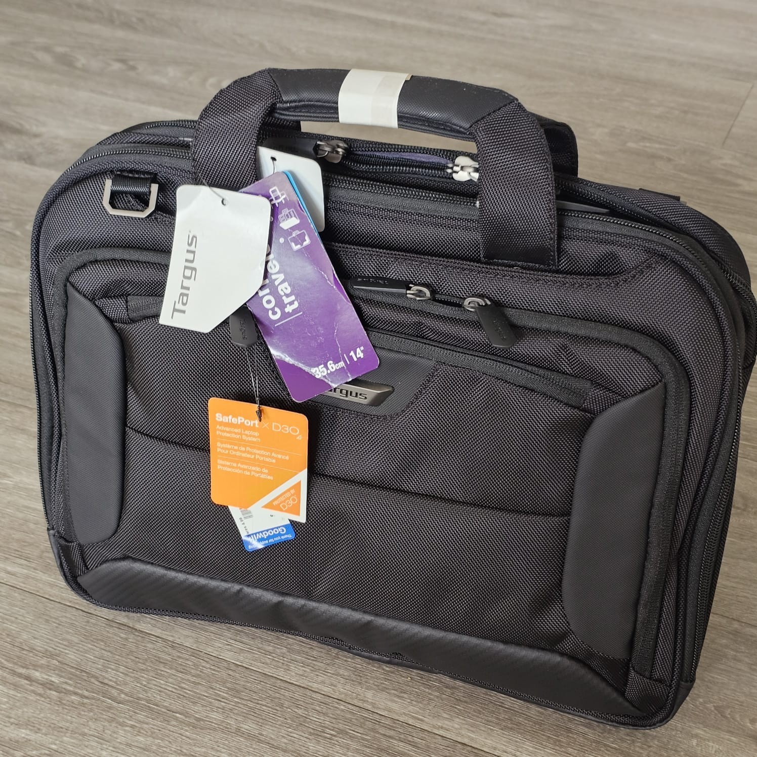 NEW TARGUS REVOLUTION LAPTOP TRAVEL BAG CHECKPOINT FRIENDLY 15.6 