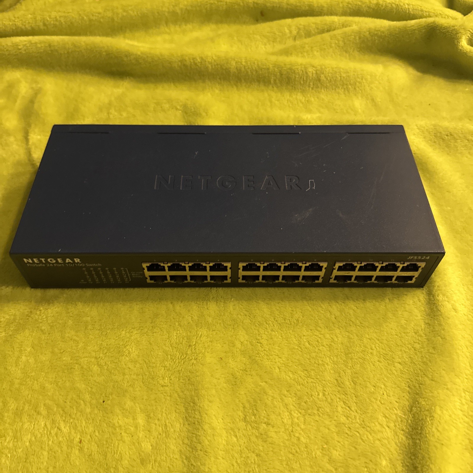 NETGEAR JFS524v2 Prosafe 24-Port 10/100 Network Switch W/ Power Cord