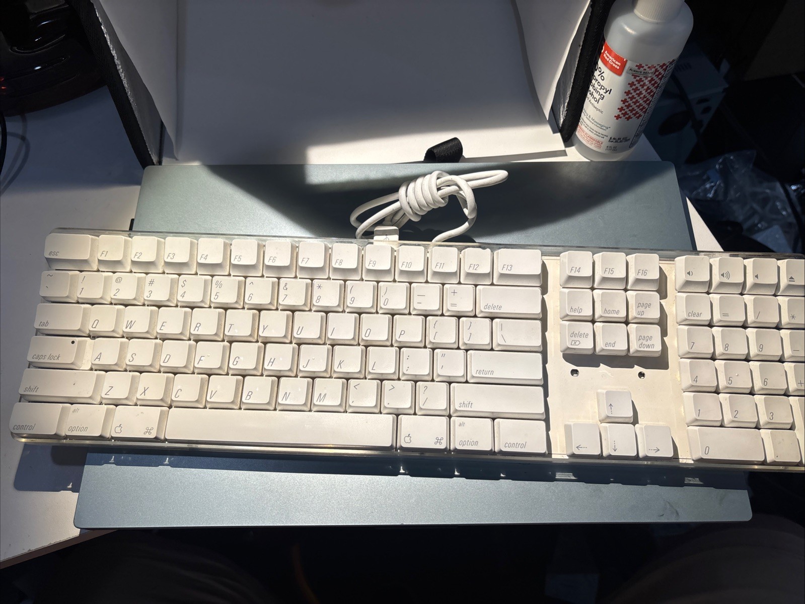 Apple A1048 Wired USB Keyboard White-Full Size-Original Apple Pro Keyboard