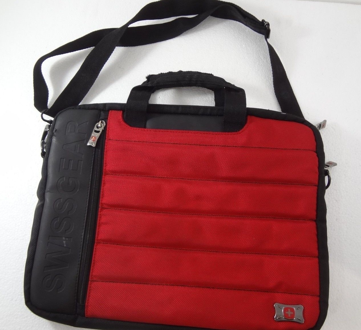 Swissgear Wenger 15" Laptop Tablet Sleeve Notebook Carrying Case Red and Black