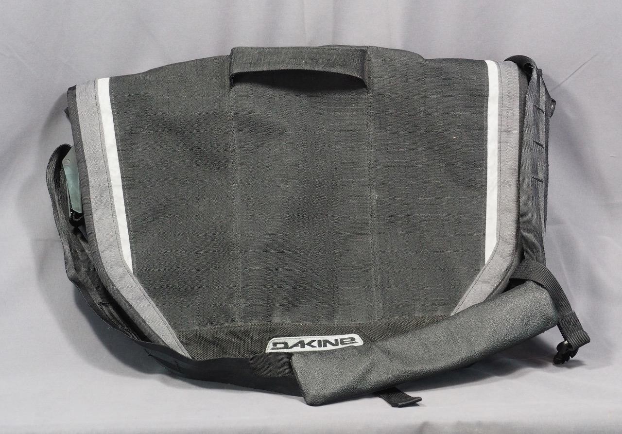 Dakine Large Black Messenger Bag Soft Protective Pocket for Laptop Tablet