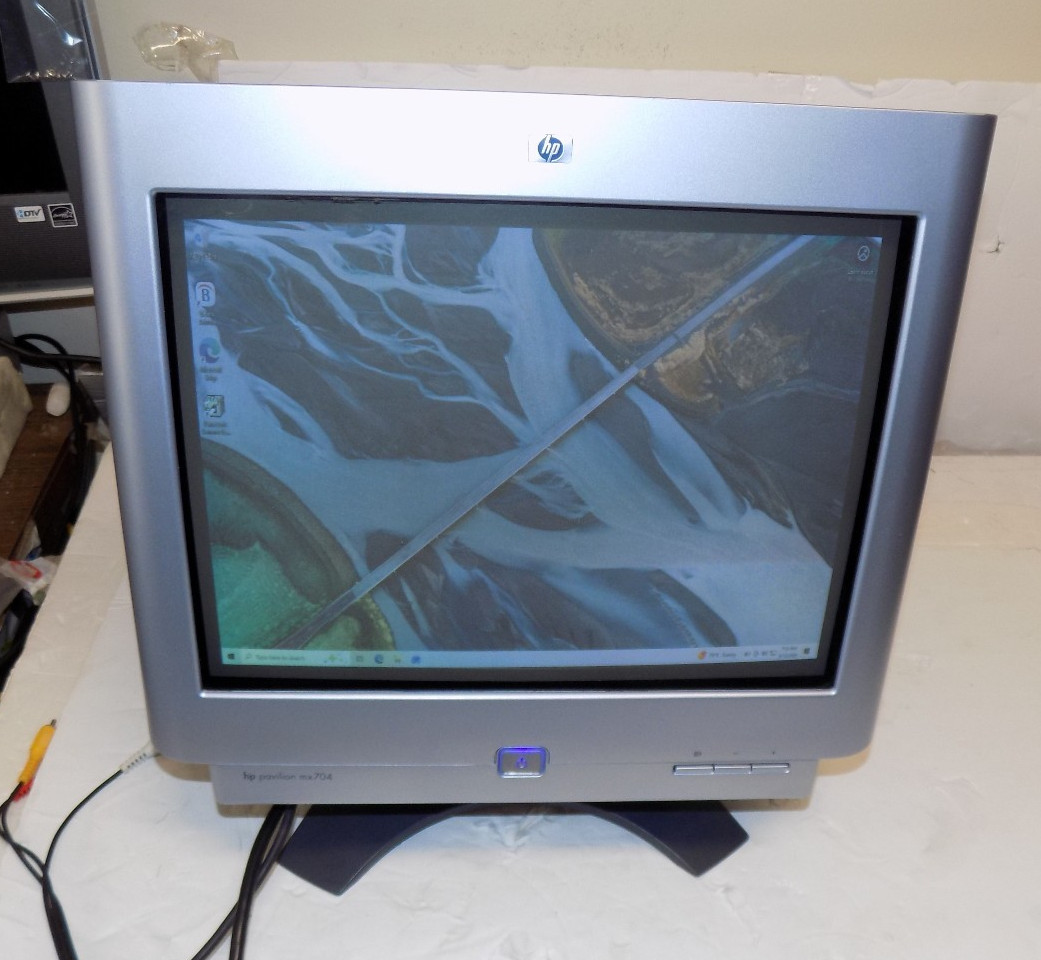HP PAVILION X704 17" CRT Computer Monitor Tested Working VGA RETRO GAMING