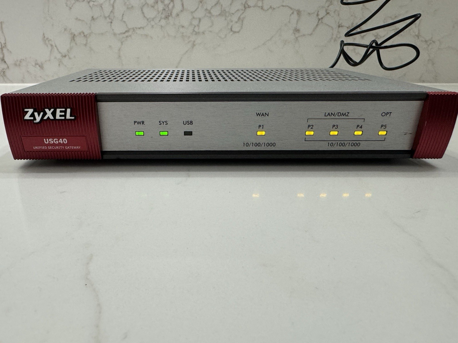 ZYXEL USG40 - Unified Security Gateway USED TESTED and WORKS