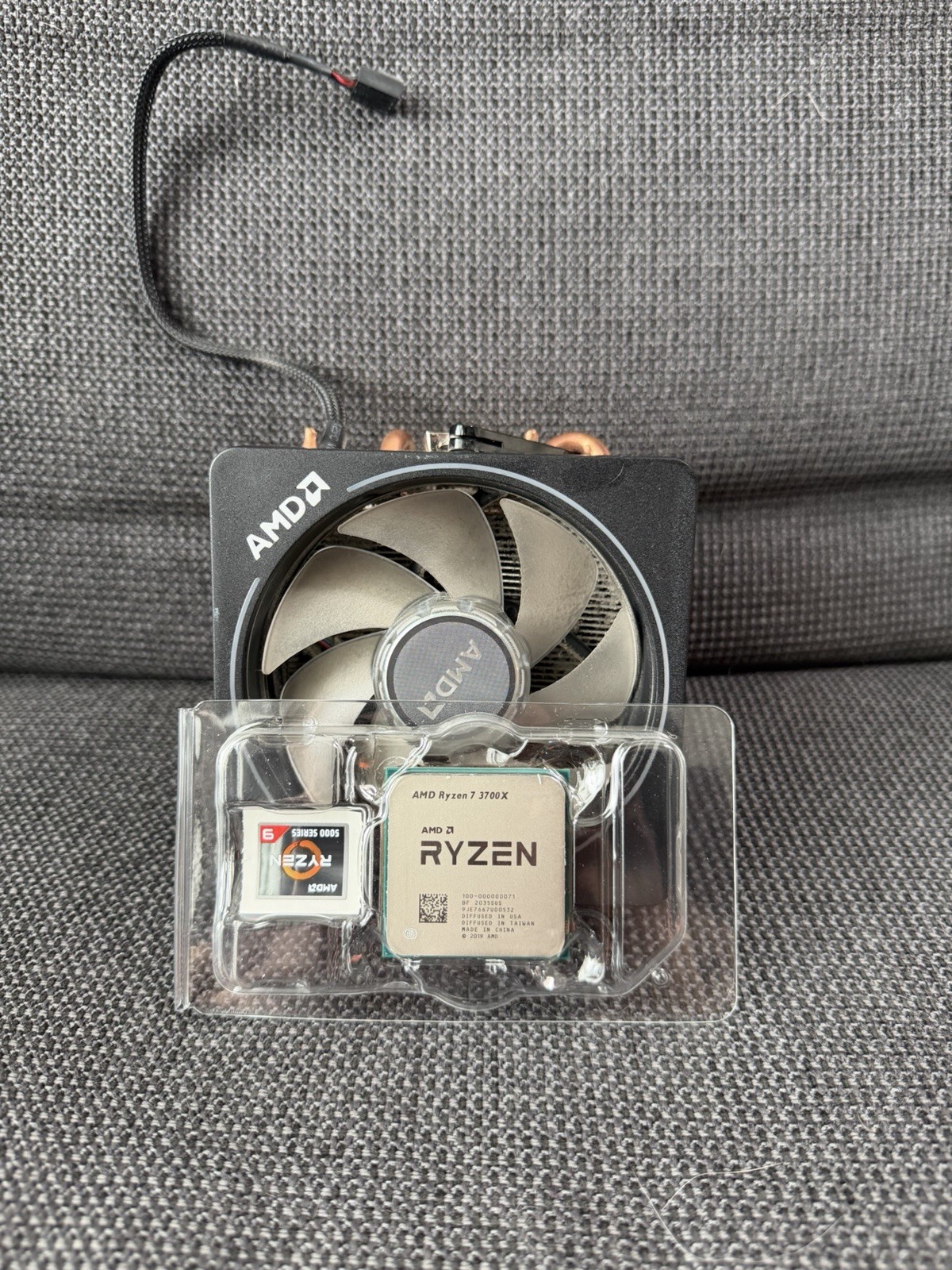AMD Ryzen 7 3700X (8 Cores, AM4) w/Wraith RGB CPU Cooler