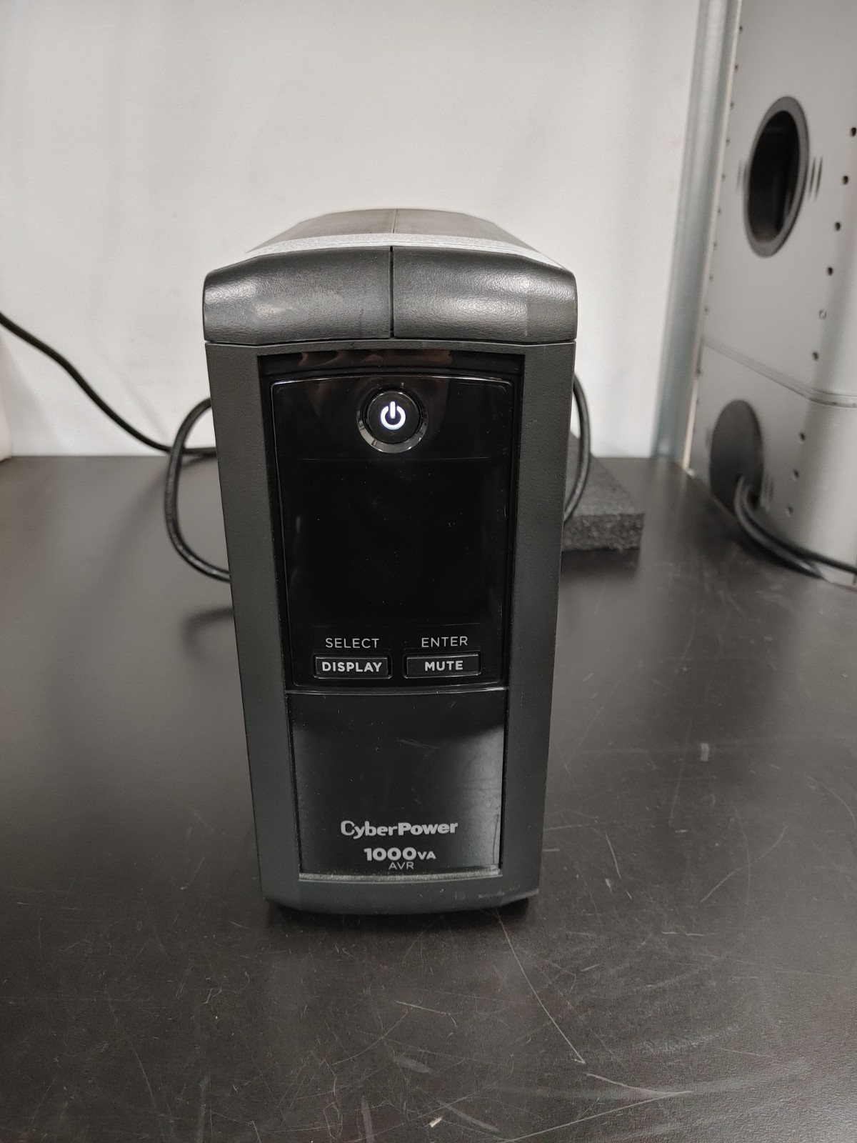 CyberPower CP1000AVRLCDa 1000VA 600W UPS Backup LCD AVR w battery
