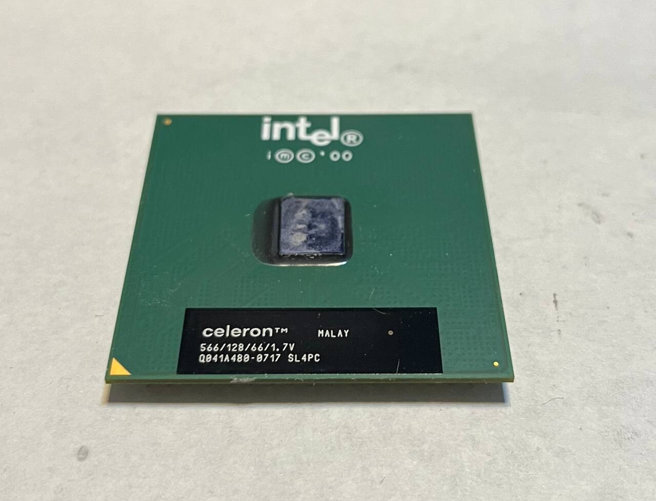 Intel Celeron CPU SL4PC 566/128/66/1.7v Socket 370