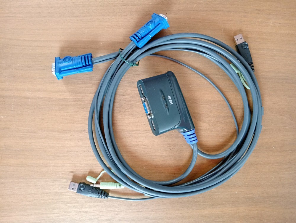 ATEN, 2 Port USB KVM Switch, CS62US, Cables Built In (Used)