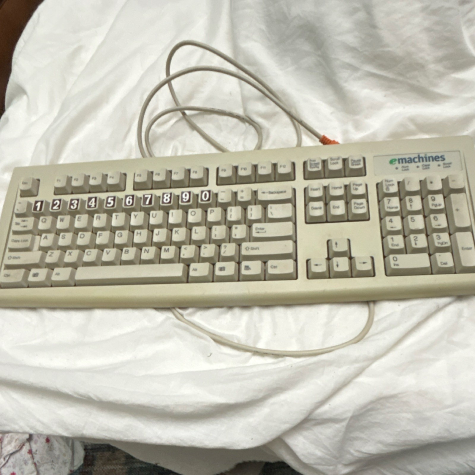 eMachines KB-2971 PS/2 Wired Plug & Play QWERTY Keyboard Beige English