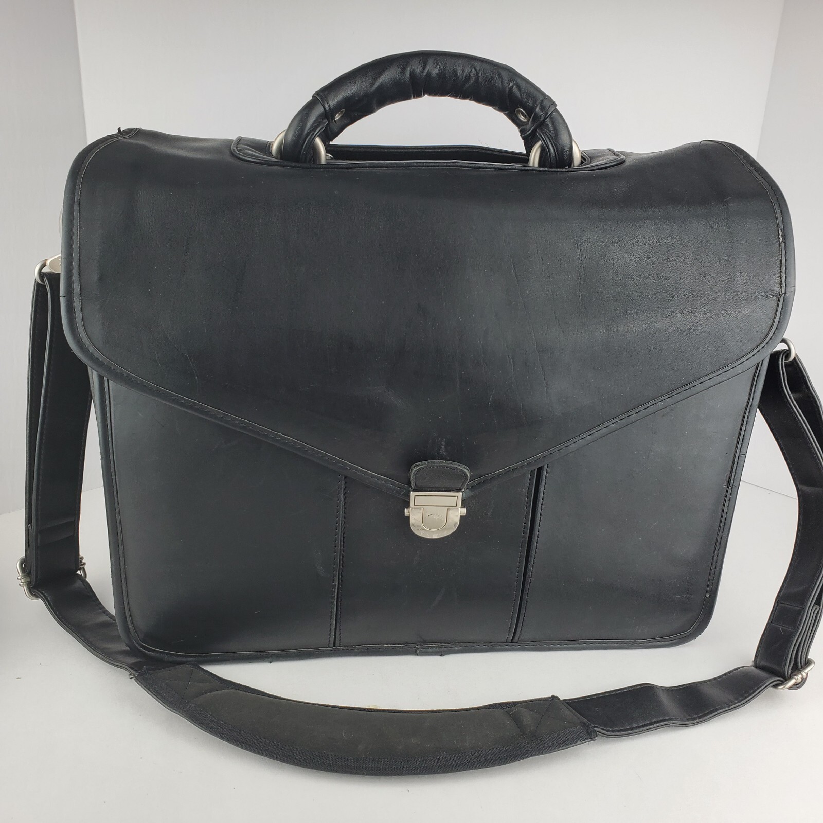 Targus Black Platinum Leather Notebook Shoulder Bag/Case Pre-Owned Model CPLC1