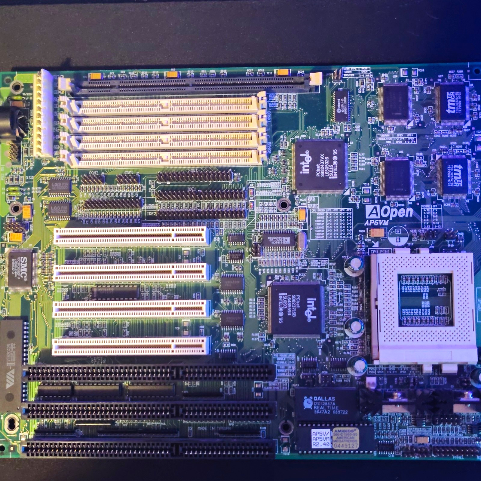 AOpen AP5VM Socket 7 ATX Intel PCI/ISA 4-Slot EDO IDE Motherboard Audio