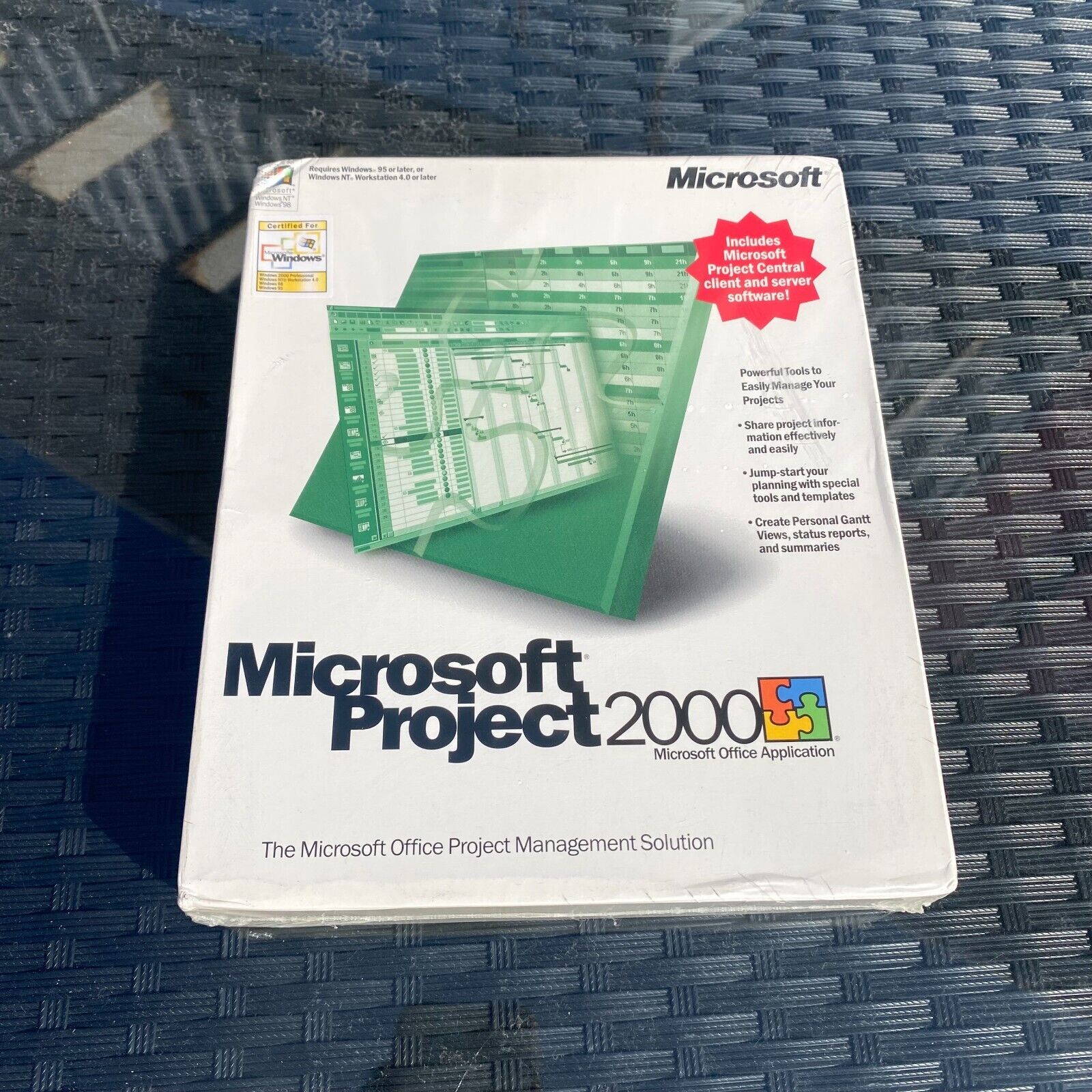 MICROSOFT PROJECT 2000 INCLUDES PROJECT CENTRAL CLIENT AND SERVER SOFTWARE 
