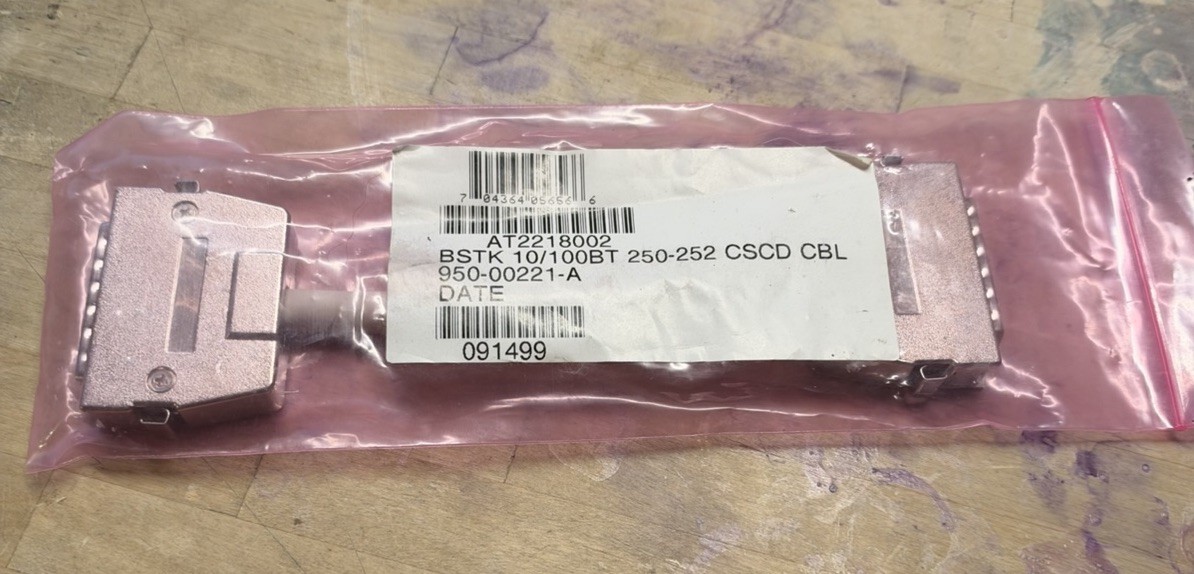 NORTEL NETWORKS/Bay Networks/Avaya Baystack 250 Cables AT2218002 Brand New