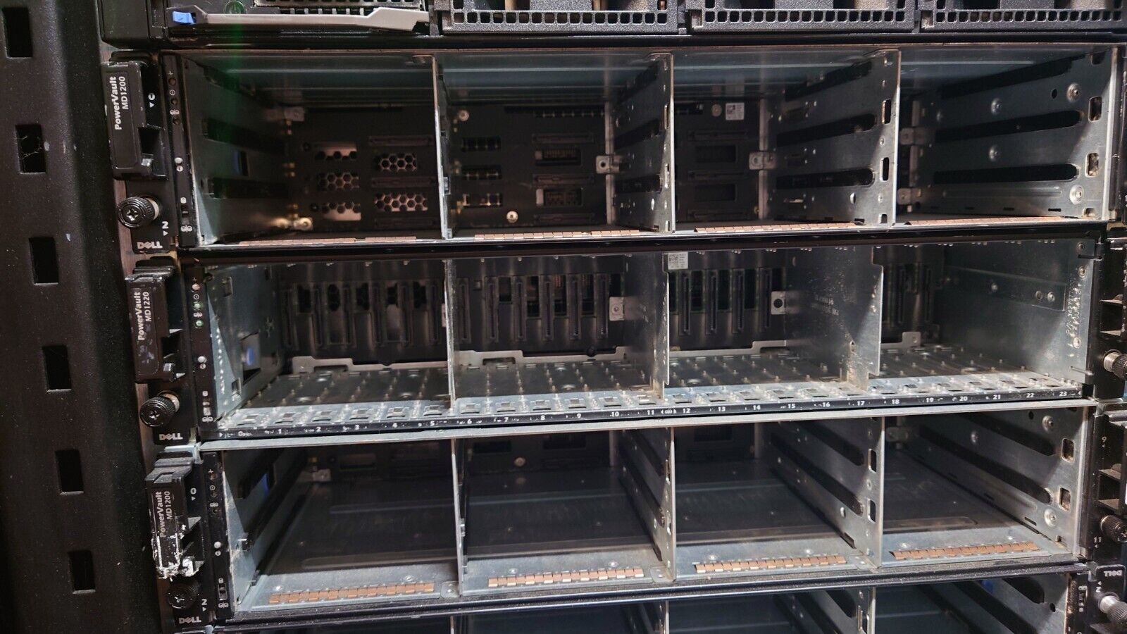 Dell PowerVault MD1200 Direct Attached Storage DAS 2x 03DJRJ Controllers 2xPSU