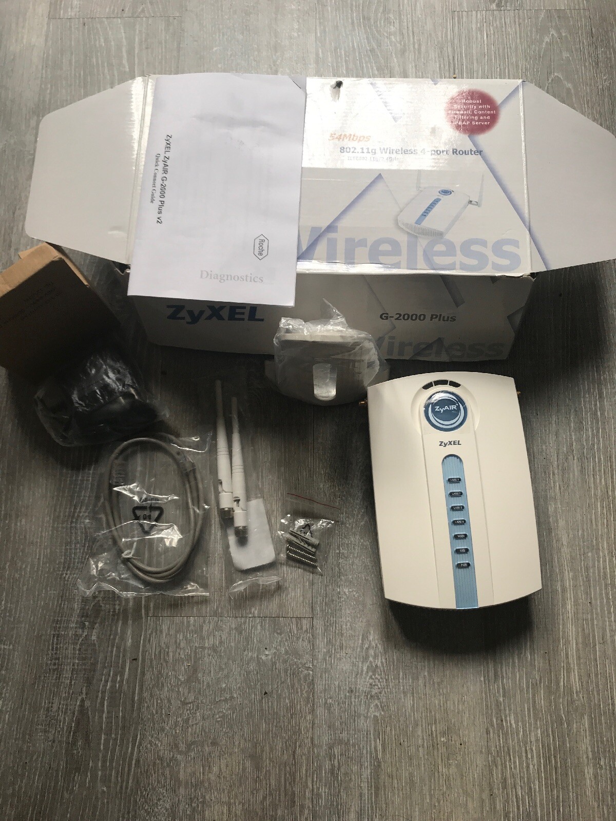 ZyXEL G-2000 54 Mbps 4-Port 10/100 Wireless G Router (G-2000PLUS)