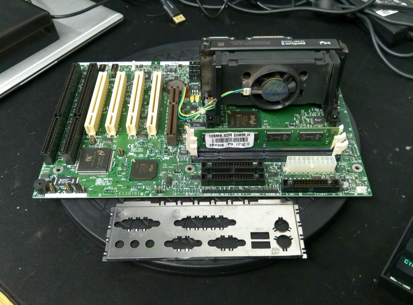 Intel AL440LX Motherboard W/ 128MB RAM, Intel Pentium II SL2MZ & I/O Shield