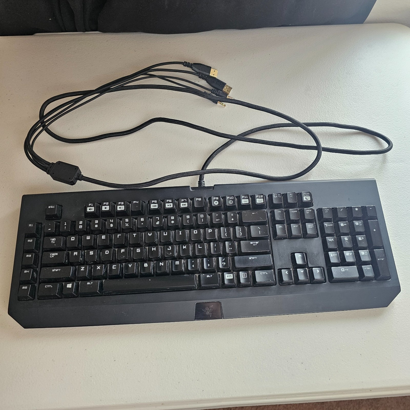 READ Razer BlackWidow Chroma Mechanical Gaming Keyboard RZ03-0122 USB Audio