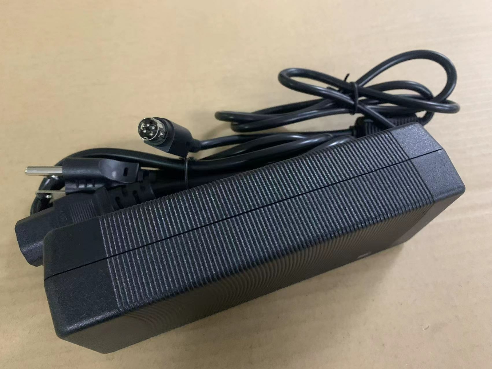 4-PIN Universal Adapter for Edan Acclarix AX8 Power Supply
