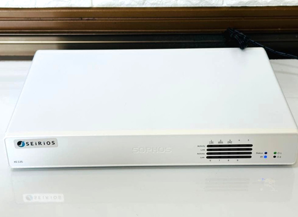 USED SEiRiOS Sophos XG 135 Network Security Firewall Desktop Appliance w/o Cable