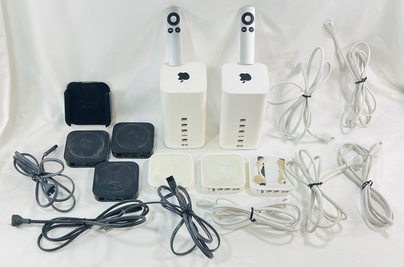 Lot Of Apple Wifi Routers & Streaming Devices A1521 AirPort A1392 A1427