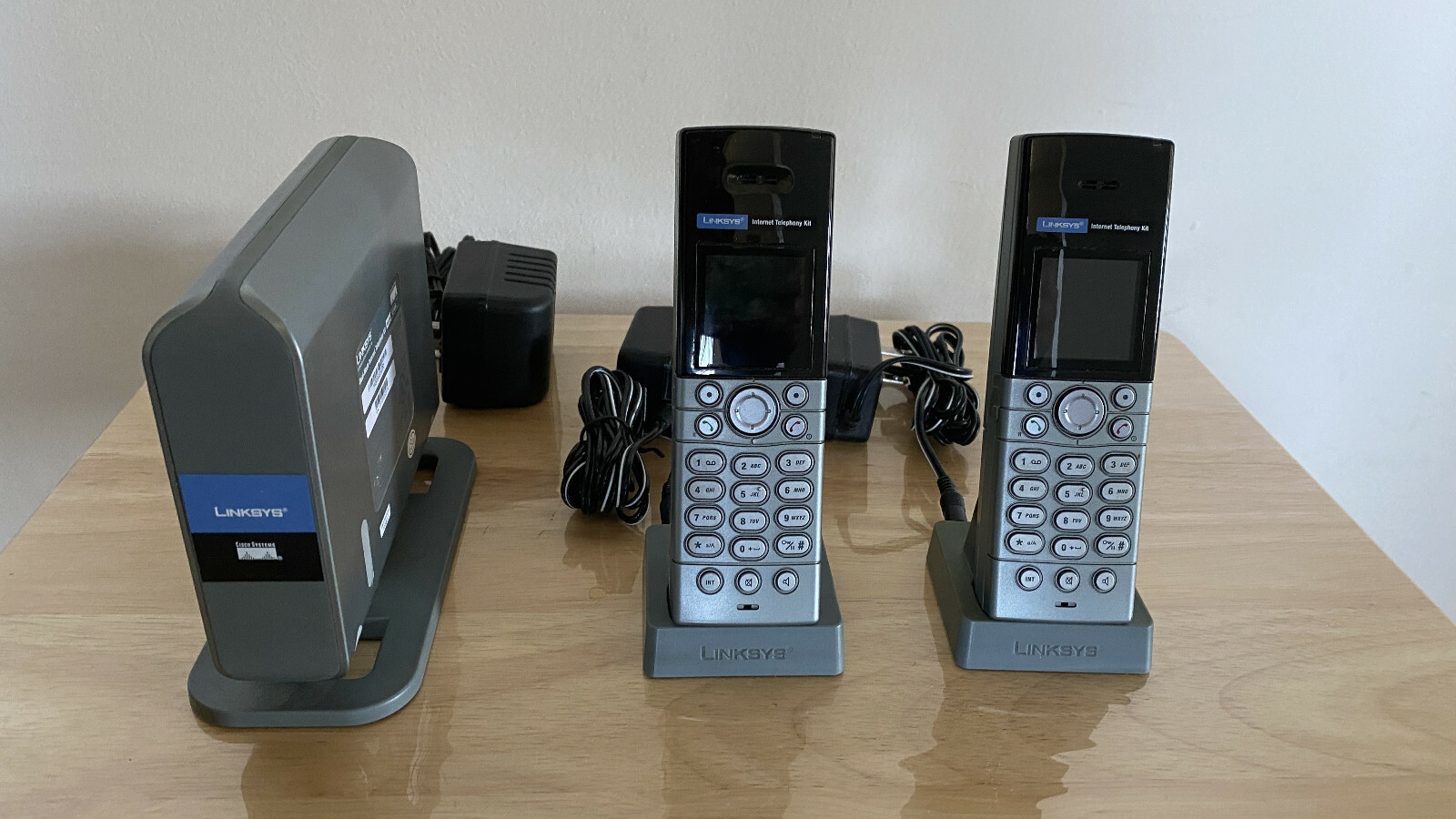 Linksys CIT400 Cordless VOIP Phone Kit w SKYPE support, Extra Handset and Cradle