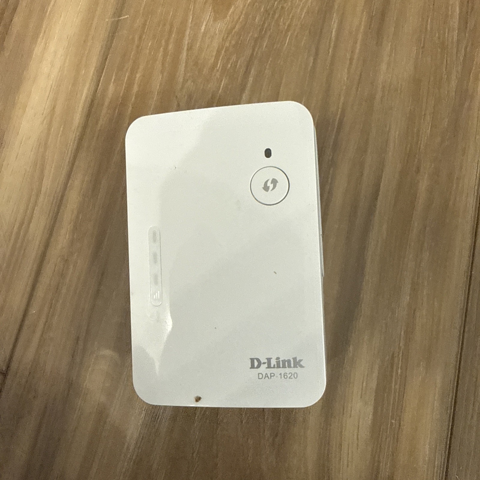 D-Link DAP-1620 AC 1200Mbps Wi-Fi Range Extender 802.11 ac/g/n/a 2.4G & 5GHz