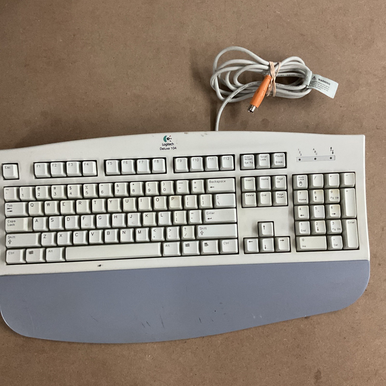 Logitech Deluxe 104 Keyboard SCC84907877 Vintage Computing