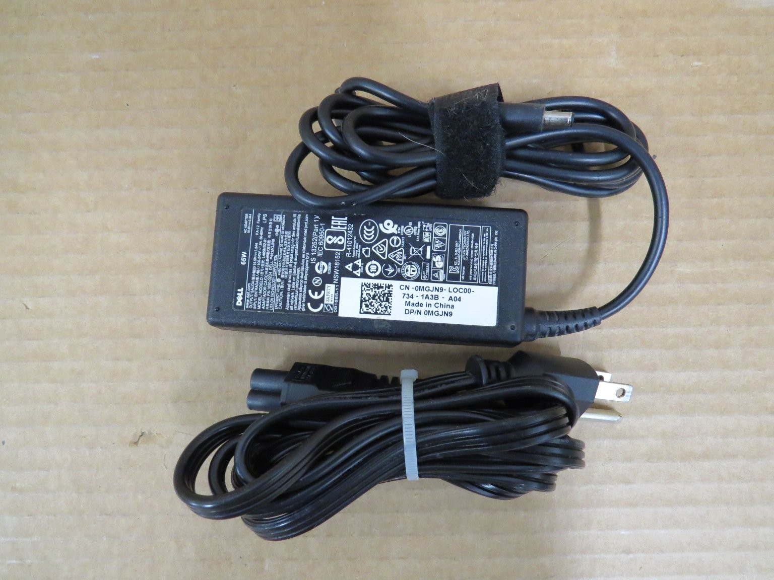 DELL 65W Laptop AC Adapter Power Supply DP/N 0MGJN9 Barrel Connector TESTED