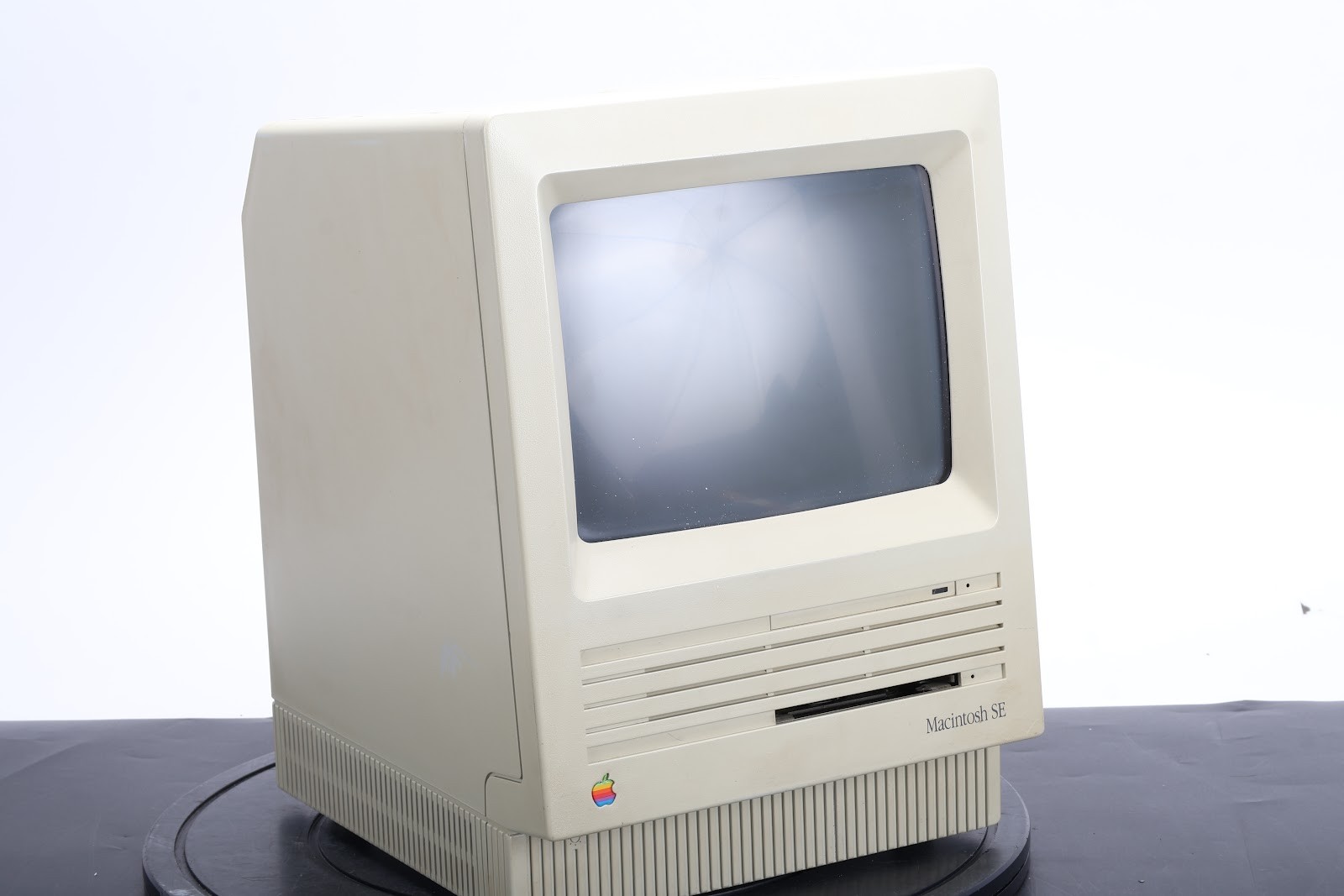 Apple Macintosh SE M5011 Computer - Fair Condition