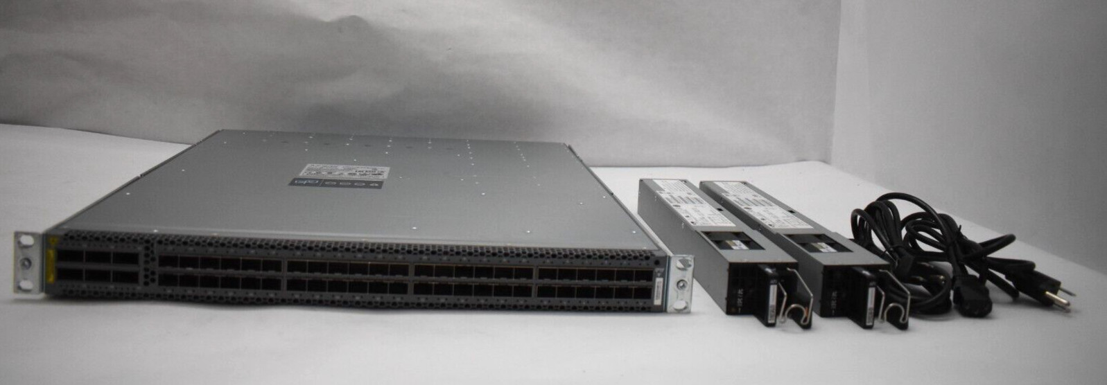 Juniper QFX5100-48S-3AFO 48-Port SFP+ & 6-Port QSFP+ 10GbE Data Center Switch