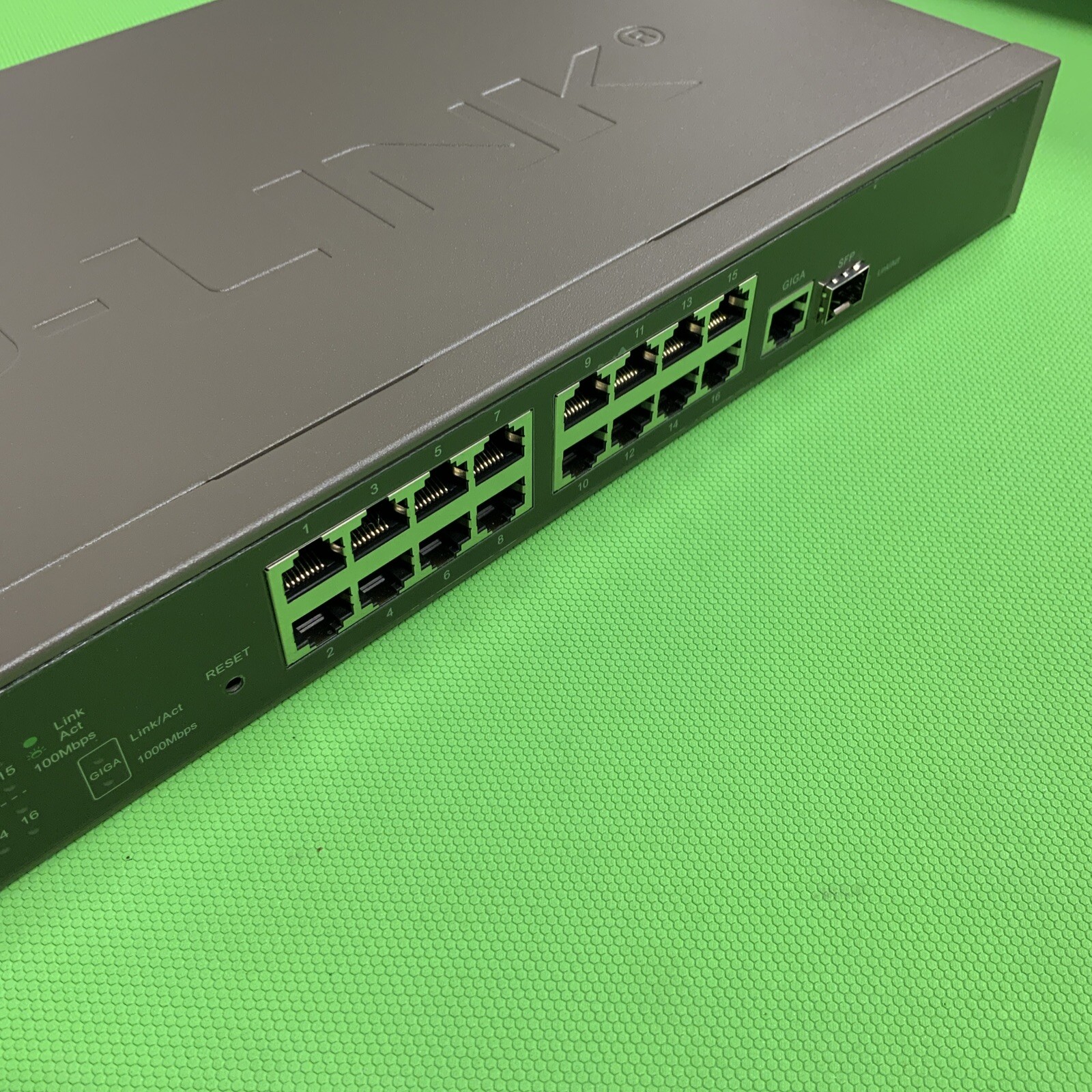 TP-Link TL-SL2218WEB 16+2G Gigabit-Uplink Web Smart Switch