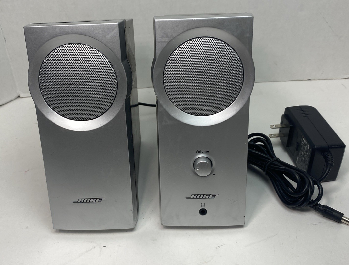 Bose Companion 2 Computer Speakers Work Great Outside Case Is Stained