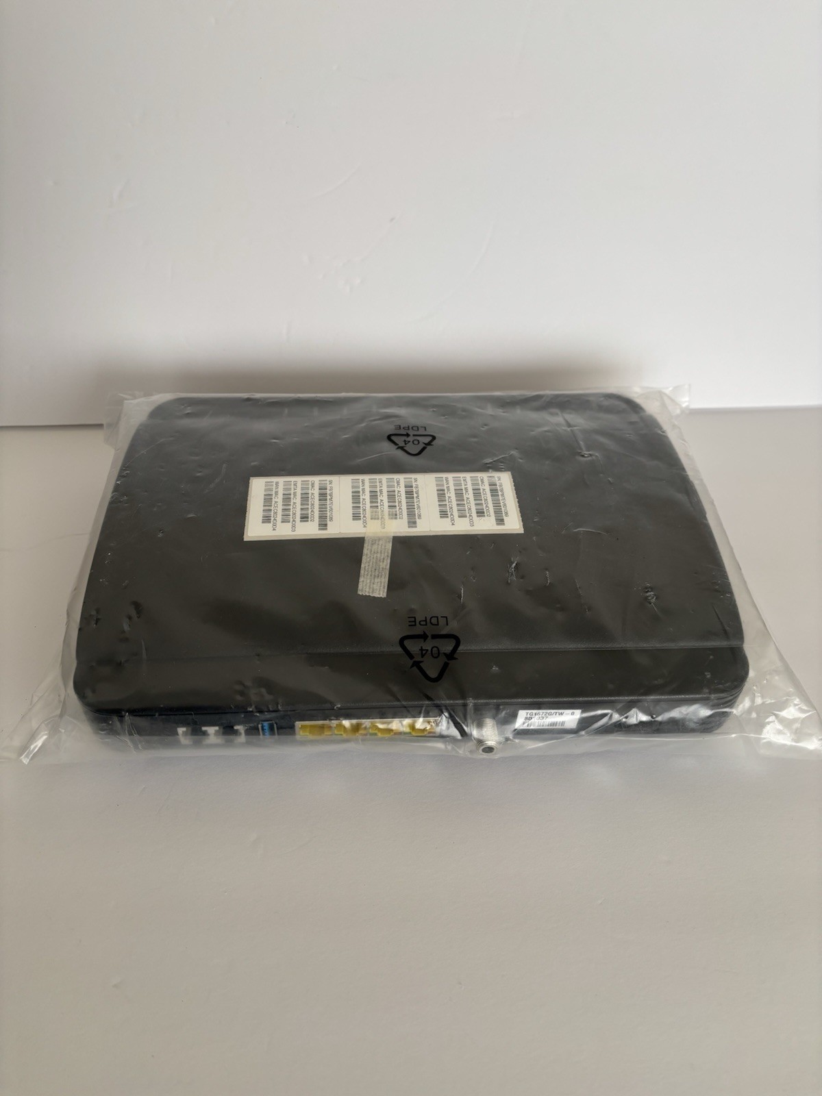Arris TG1672G Gateway WIFI 2.5GHz - 5.0GHz 4 Port Modem NEW