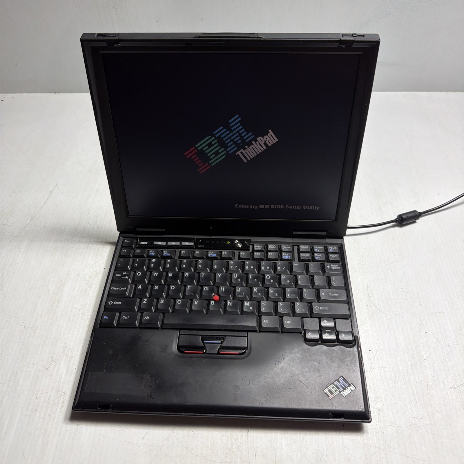 IBM Thinkpad X24 12" Intel Pentium III 640MB Ram No Drives Boots Bios No Batt